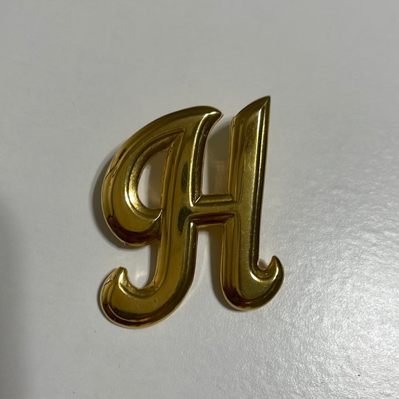 Jewelry - Vintage Goldtoned Metal Letter "H" Initial Brooch Pin.